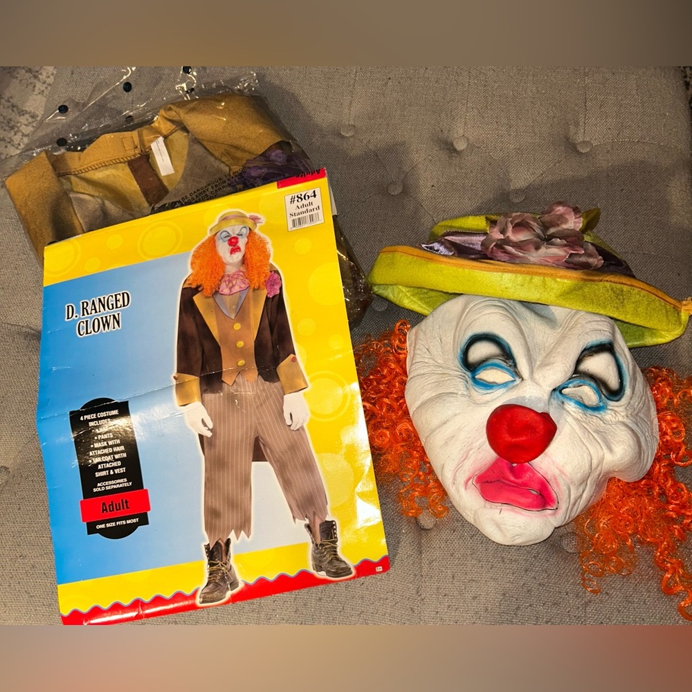 D.RANGED CLOWN HALLOWEEN COSTUME
Scary clown
adult one size fits most.